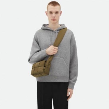 보테가베네타 남/녀 카세트 백 - Bottega veneta Unisex Khaki Cassette Bag 