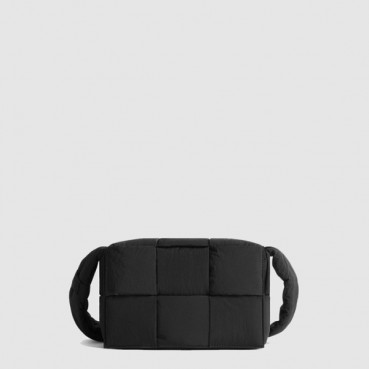 보테가베네타 남/녀 스몰 패디드 테크 카세트 - Bottega veneta Unisex Small Padded Tech Cassette 