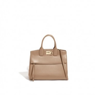 페라가모 여성 베이지 크로스백 - Ferragamo Womens Beige Cross Bag 