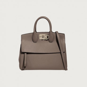페라가모 여성 그레이 크로스백 - Ferragamo Womens Gray Cross Bag 
