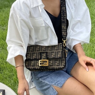 [FENDI] 펜디 바게트 백 - fe56x