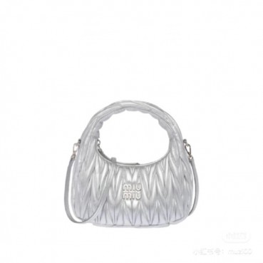 미우미우 여성 실버 크로스백 - Miumiu Womens Silver Cross Bag 