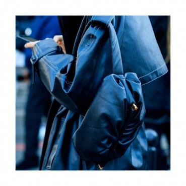 Bottega Veneta 2020 The Body Pouch Bag / Hip Sack / Shoulder Bag,31cm - 보테가 베네타 2020 더 바디 파우치백 / 힙색 / 숄더백 ,BVB0569,31cm,블랙