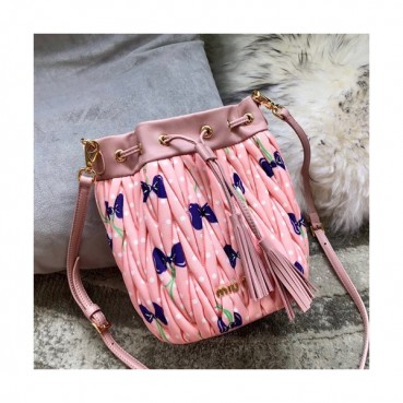 MiuMiu 2019  Matelasse Bucket Shoulder Cross Bag,18cm - 미우미우 2019 마틀라세 버킷 숄더 크로스백,5BE014, MIUB0212 , 18cm,연핑크