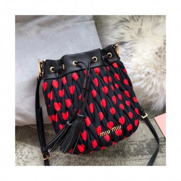 MiuMiu 2019  Matelasse Bucket Shoulder Cross Bag,18cm - 미우미우 2019 마틀라세 버킷 숄더 크로스백,5BE014, MIUB0210 , 18cm,블랙