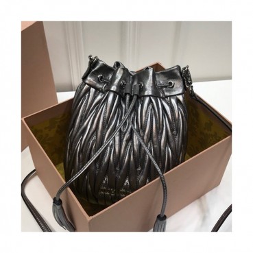 MiuMiu 2019  Matelasse Bucket Shoulder Cross Bag,18cm - 미우미우 2019 마틀라세 버킷 숄더 크로스백,5BE014, MIUB0209 , 18cm,실버