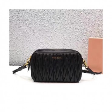 MiuMiu 2019  Matelasse Double Zip Shoulder Cross Bag,20cm - 미우미우 2019 마틀라세 더블 지퍼 숄더 크로스백,5BH539 , MIUB0135 , 20cm,블랙