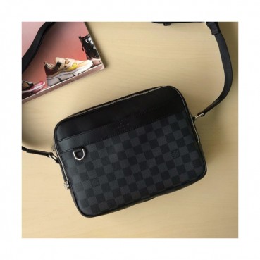 Louis Viutton 2019 Messenger Shoudler Cross Bag ,29cm - 루이비통 2019 남성용 메신저 숄더 크로스백 LOUB1151 ,29cm,블랙