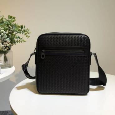 Bottega Veneta Leather Black Cross Bag,28cm - 보테가 베네타 레더 블랙 남성용 크로스백 BVB0136,28cm