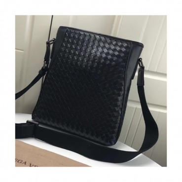 Bottega Veneta Leather Black Cross Bag,26cm - 보테가 베네타 레더 블랙 남성용 크로스백 ,BVB0130,26cm