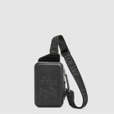 로에베 남성 몰드 슬링 백 - Loewe Mens Molded Slingbag 