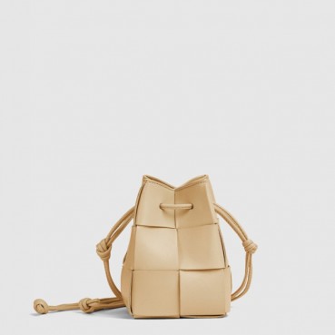 보테가 베네타 여성 카세트 미니 크로스바디 버킷 백 - Bottega veneta Womens Cassette Mini Crossbody Bucket Bag 