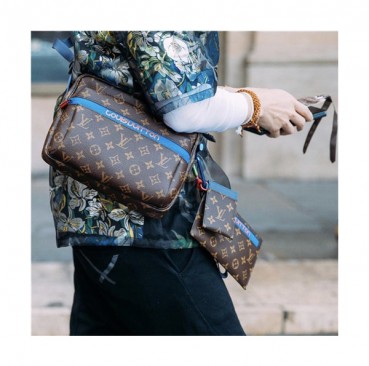 [추천템]Louis Vuitton 2021 Men's Leather Messanger Bag,25cm,M43843,LOUB2424 - 루이비통 2021 남성용 레더 메신저백,25cm,브라운