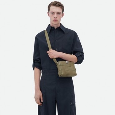 보테가베네타 남성 카키 카메라백 - Bottega Veneta Mens Khaki Camera Bag 