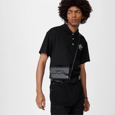 루이비통 남성 블랙 카메라백  - Louis vuitton Mens Black Camera Bag 