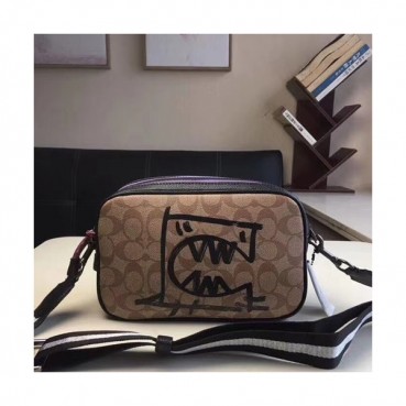 Coach 2020 Ladies Camera Shoulder Bag,24cm - 코치 2020 여성용 카메라 숄더백 COAB0236,24cm,브라운