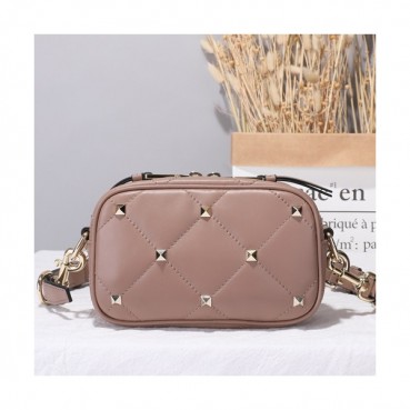 Valentino 2019 Leather Garavani Boomstud Camera Small Shoudler Bag,18CM - 발렌티노 2019 여성용 레더 가라바니 봄스터드  카메라 스몰 숄더백 ,VTB0528,18CM,연핑크