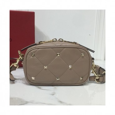 Valentino 2019 Leather Garavani Boomstud Camera Small Shoudler Bag,18CM - 발렌티노 2019 여성용 레더 가라바니 봄스터드  카메라 스몰 숄더백 ,VTB0475,18CM,베이지