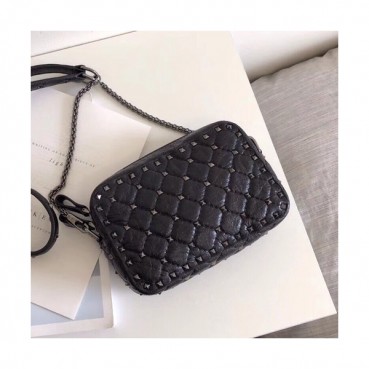 Valentino 2019 Leather Ruckstud Spike Camera Small Shoudler Bag,18.5CM - 발렌티노 2019 여성용 레더 락스터드 스파이크 카메라 스몰 숄더백 ,VTB0311,18.5CM,블랙