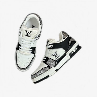 루이비통 남성 블랙 스니커즈 - Louis vuitton Mens Black Sneakers 