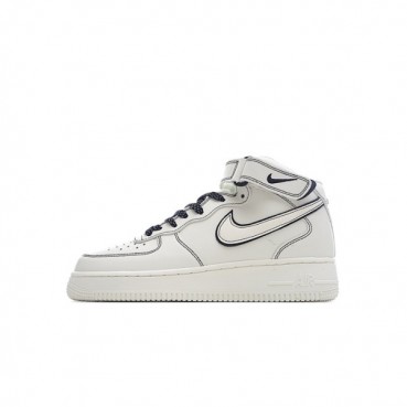 나이키 남/녀 화이트 하이탑 스니커즈 - Nike Air Force 1 Unisex Sneakers 