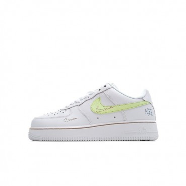 나이키 남/녀 화이트 스니커즈 - Nike Air Force 1 Unisex Sneakers 