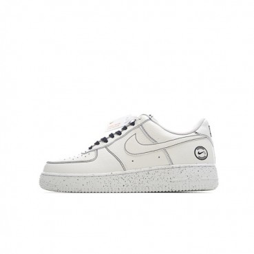 나이키 남/녀 화이트 스니커즈 - Nike Air Force 1 Unisex Sneakers 