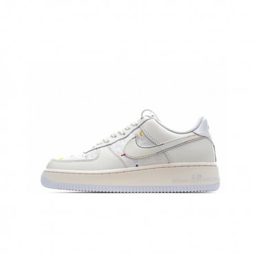 나이키 남/녀 화이트 스니커즈 - Nike Air Force 1 Unisex Sneakers 