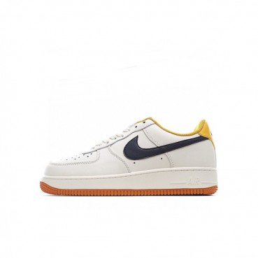나이키 남/녀 화이트 스니커즈 - Nike Air Force 1 Unisex Sneakers 