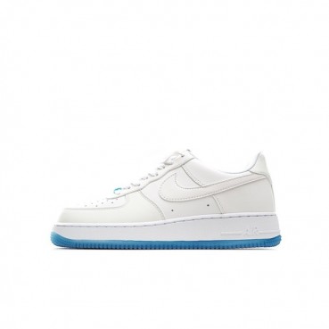 나이키 남/녀 화이트 스니커즈 - Nike Air Force 1 Unisex Sneakers 