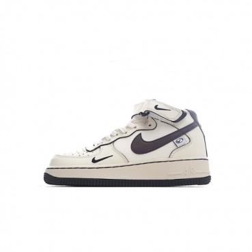 나이키 남/녀 화이트 하이탑 스니커즈 - Nike Air Force 1 Unisex Sneakers 