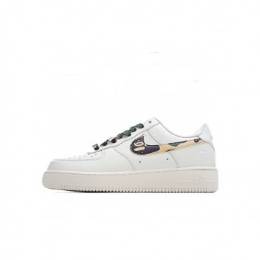 나이키 남/녀 화이트 스니커즈 - Nike Air Force 1 Unisex Sneakers 