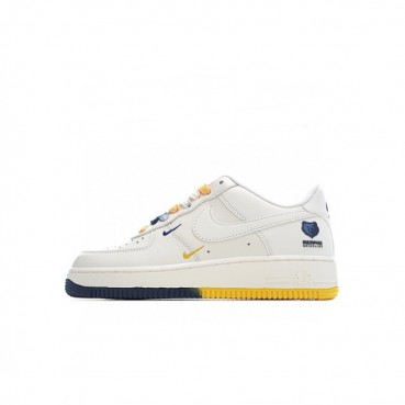 나이키 남/녀 화이트 스니커즈 - Nike Air Force 1 Unisex Sneakers 