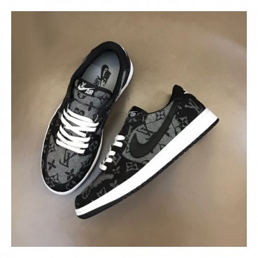 루이비통 남성 블랙 스니커즈 - Louis vuitton Mens Black Sneakers 