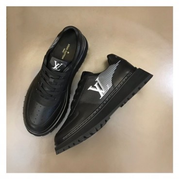 루이비통 남성 블랙 스니커즈 - Louis vuitton Mens Black Sneakers 
