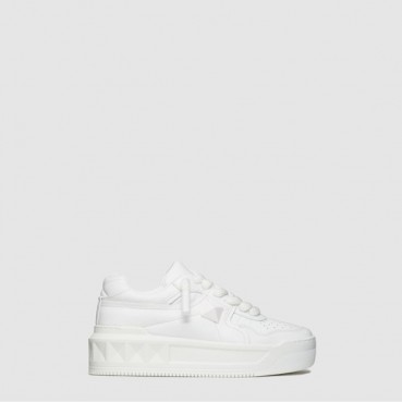 발렌티노 남/녀 원 스터드 XL 나파 가죽 로우탑 스니커즈 - Valentino Unisex One Stud XL Nappa Leather Low
