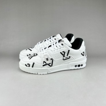 루이비통 남성 블랙 스니커즈 - Louis vuitton Mens Black Sneakers 