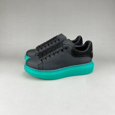 알렉산더맥퀸 남/녀 블랙탭 스니커즈 - Unisex Black Sneakers 
