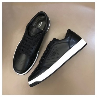 프라다 남성 클래식 블랙 스니커즈 - Mens Black Sneakers 