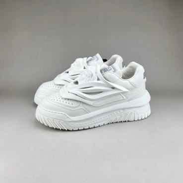 베르사체 남성 캐쥬얼 화이트 스니커즈 - Mens White Sneakers 