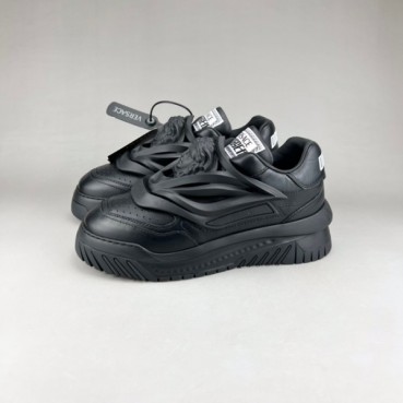 베르사체 남성 캐쥬얼 블랙 스니커즈 - Mens Black Sneakers 