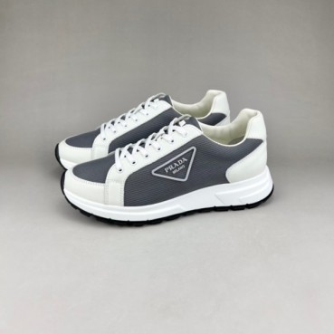프라다 남성 클래식 그레이 스니커즈 - Mens Gray Sneakers 