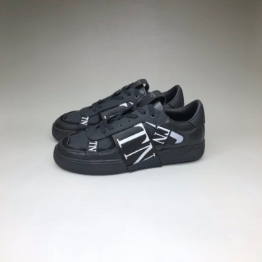 발렌티노 남/녀 Logo 블랙 스니커즈 - Unisex Black Sneakers 