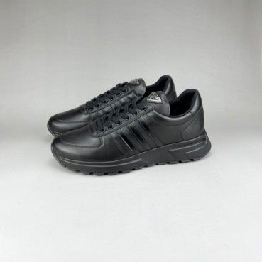 프라다 남성 클래식 블랙 스니커즈 - Mens Black Sneakers 