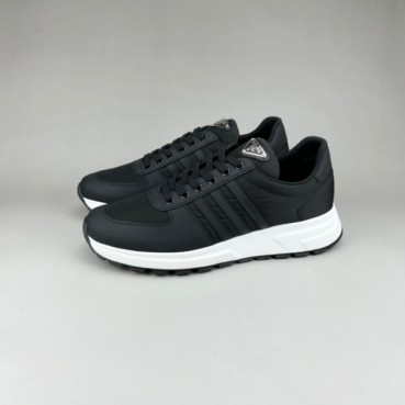 프라다 남성 클래식 블랙 스니커즈 - Mens Black Sneakers 