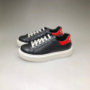 프라다 남성 클래식 블랙 스니커즈 - Mens Black Sneakers 