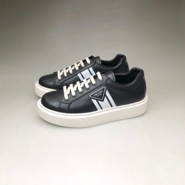 프라다 남성 클래식 블랙 스니커즈 - Mens Black Sneakers 