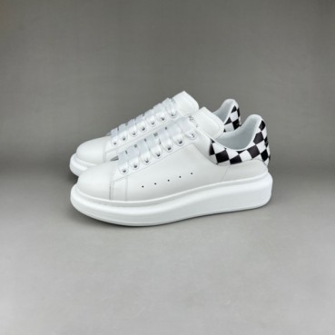 알렉산더맥퀸 남/녀 블랙 스니커즈 - Unisex Black Sneakers 
