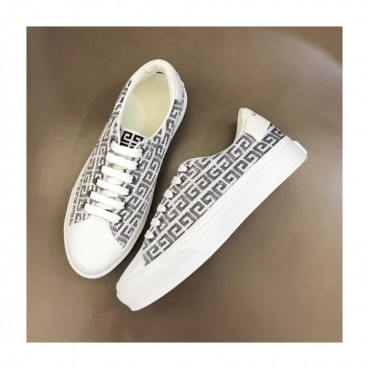 지방시 남성 클래식 블랙 스니커즈 - Mens Black Sneakers 