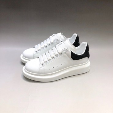 알렉산더맥퀸 남/녀 블랙탭 스니커즈 - Unisex  Black Sneakers 